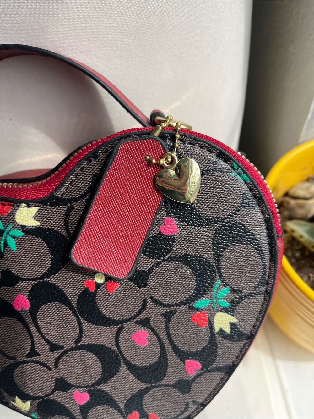 Coach Heart-Shaped Signature Canvas Wristlet in Red Floral - Picture 4 of 15